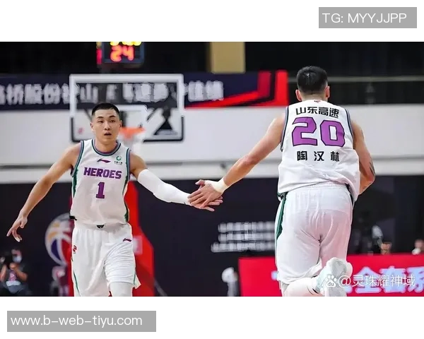 媒体人称赞山东队团结一致的精神和顽强拼搏的决心是成功的关键因素